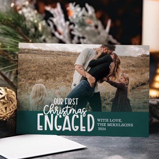 Groene foto eerste kerst verloofd feestdagenkaart