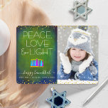 Groene Foto Hanukkah Menorah Vrede Liefde Lichttyp Feestdagenkaart<br><div class="desc">"Vrede, liefde en licht." Een speelse, moderne, artsy illustratie van boho patroonkaarsen in een menorah helpt je om te genieten van de vakantie van Hanukkah, samen met de aangepaste foto van je keuze. De gesorteerde blauwe kaarsen met kleurrijke faux patronen van de folie bedekken een rijke, diepe groene blauwe getextureerde...</div>