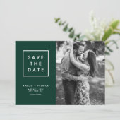 Groene foto van de minimalistische Typografie Save The Date (Staand voorkant)
