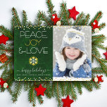 Groene Foto Vrede Joy Love Snowflake Gold Modern Feestdagenkaart<br><div class="desc">"Vrede, vreugde en liefde." Een leuke, speelse, gouden folie en een witte sneeuwvlokillustratie en moderne typografie op een rijke, diepe, donkergroene marmerende achtergrond van de waterverf helpen u in het vakantieseizoen te gebruiken, samen met de aangepaste foto van uw keuze. Faux gouden folie en witte confetti stippen lijst de kaart....</div>