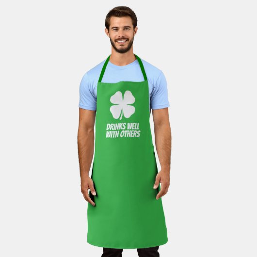 Groene geluks klaver grappige St Patrick's Day Schort (Gedragen)
