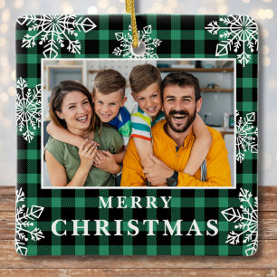 Groene geruite kerstfamiliefoto sneeuwvlokken keramisch ornament