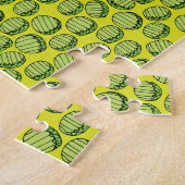 Groene gespleten koningen die voedsel uitdagen legpuzzel (Zijkant)