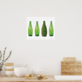 Groene glazen flessen met recycling en poster (Keuken)
