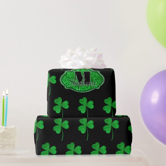 Groene Glitterende Klavertjes Monogram St. Patrick Cadeaupapier (Feestgeschenken)