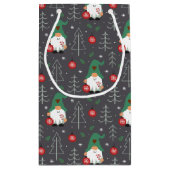 Groene Gnome Kerstboom Ornamenten Patroon Klein Cadeauzakje (Achterkant)