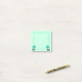 Groene Gnome met Paddenstoelen Post-it® Notes (Op bureau)