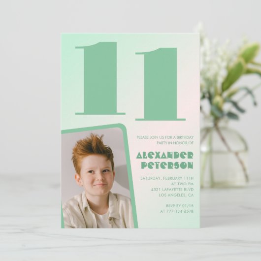Groene gradiënt 11e verjaardag uitnodigingen Boy P (Staand voorkant)