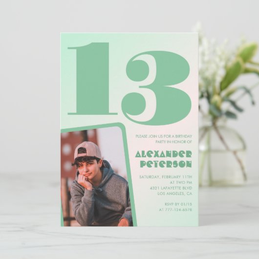 Groene gradiënt 13e verjaardag uitnodigingen Boy P (Staand voorkant)