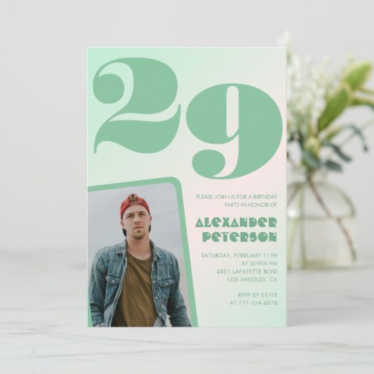 Groene gradiënt 29e verjaardag uitnodigingen Boy P (Staand voorkant)