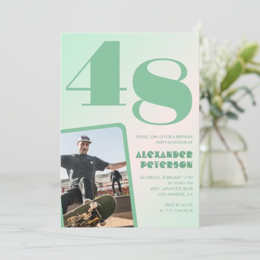 Groene gradiënt 48e verjaardag uitnodigingen Boy P (Staand voorkant)