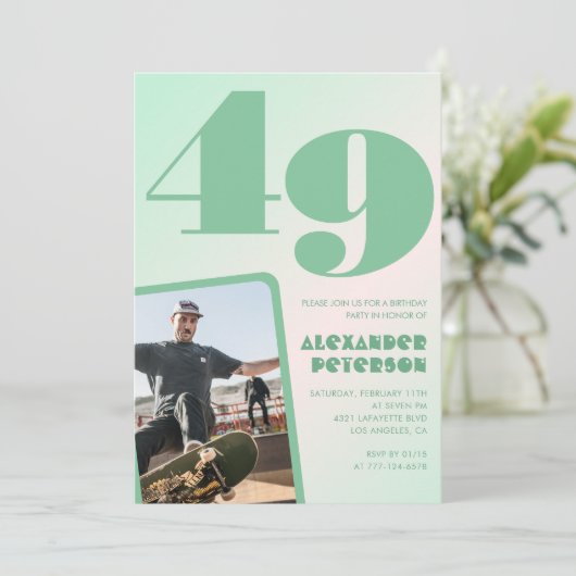 Groene gradiënt 49e verjaardag uitnodigingen Boy P (Staand voorkant)