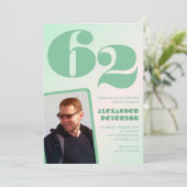 Groene gradiënt 62e verjaardag uitnodigingen Boy P (Staand voorkant)