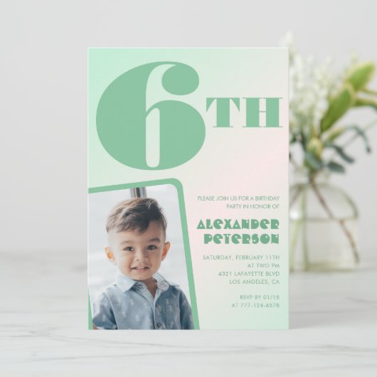 Groene gradiënt 6e verjaardag uitnodigingen Boy Ph (Staand voorkant)
