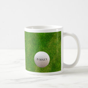 Groene gras, gepersonaliseerd Golfbal op gras Koffiemok