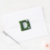 Groene grasletter D-topiaire met voetbal Vierkante Sticker (Envelop)