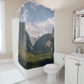 GROENE GRASS FIELD NEAR ROCKY MOUNTAIN ONDER WITTE DOUCHEGORDIJN (In situ)