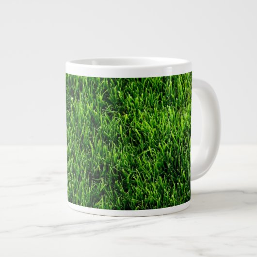 Groene grastextuur van een voetbalveld grote koffiekop (Voorkant rechts)