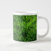 Groene grastextuur van een voetbalveld grote koffiekop (Rechts)