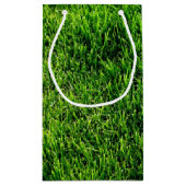 Groene grastextuur van een voetbalveld klein cadeauzakje (Achterkant)