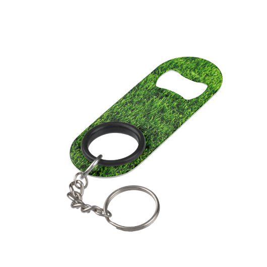Groene grastextuur van een voetbalveld mini flessenopener (Achterkant Gekanteld)