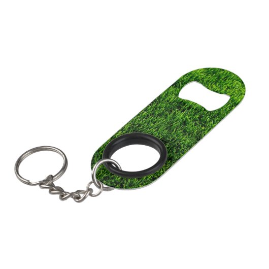 Groene grastextuur van een voetbalveld mini flessenopener (Voorkant Gekanteld)