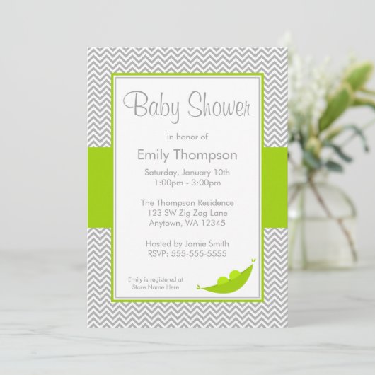 Groene grijze Chevron Pea Pod Baby Shower Invitati Kaart (Staand voorkant)