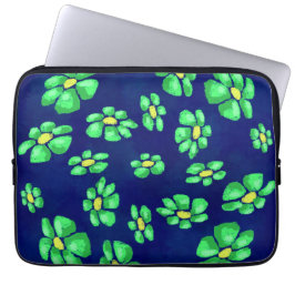 Groene grillige bloemen madeliefjes op blauwe acht laptop sleeve