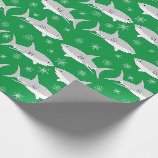 Groene haai en sneeuwvlok kerstontwerp cadeaupapier (Hoek)