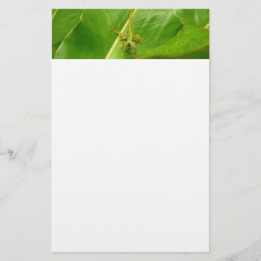 Groene hagedis op groen blad briefpapier (Voorkant)
