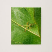 Groene hagedis op groen blad legpuzzel (Verticaal)