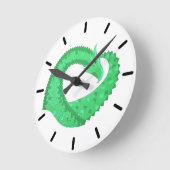 Groene hartdraak op wit ronde klok (Hoek)