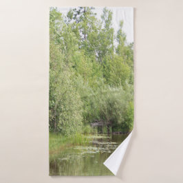 Groene heuvelvijver badhanddoek