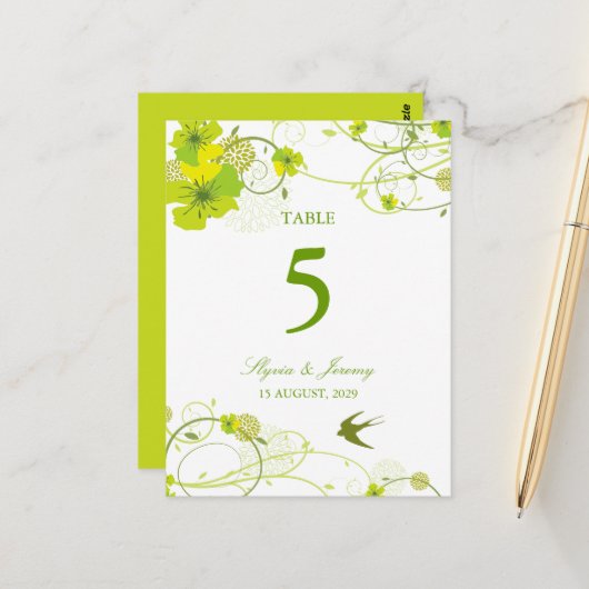 Groene Hibiscus Swirls & Swallows Floral Wedding Briefkaart (Voorkant / Achterkant in situ)