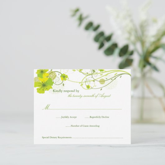 Groene Hibiscus Swirls & Swallows Floral Wedding RSVP Kaartje (Staand voorkant)