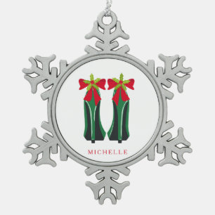 Groene hoge hakken met kerststrikken tin sneeuwvlok ornament
