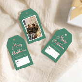Groene Holly Jolly Kerstmis Foto en familienaam Cadeaulabel
