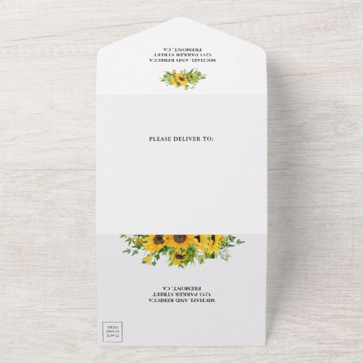 Groene Houten Landelijke Zonnebloemen Bruiloftsgar All In One Uitnodiging (Buitenkant)