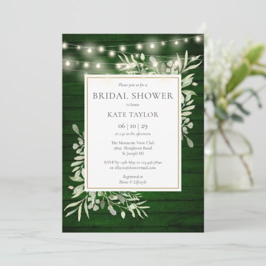 Groene houten slingerlichten groenbruiloft kaart (Staand voorkant)