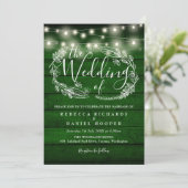 Groene houten slingerlichten script bruiloft kaart (Staand voorkant)