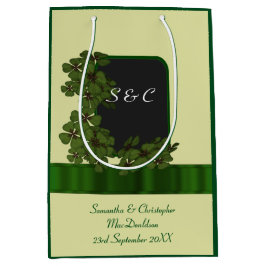 Groene Ierse shamrock gepersonaliseerde bruiloft Medium Cadeauzakje