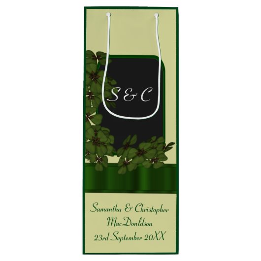 Groene Ierse shamrock gepersonaliseerde bruiloft Wijn Cadeautas (Voorkant)