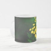Groene jas met gouden Buttonnen Matglas Koffiemok (Voorkant links)