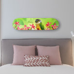 Groene kaas zuiver roze en groen Columbine Floral Persoonlijk Skateboard<br><div class="desc">Dit groene kauwgomskateboard met  roze columbine floral en groene bladeren is zeker een favoriet van je vogelliefhebber skateboard. Personaliseer met om het even welke naam en voeg wielen toe om door de Zomer,  of vertoning op de muur voor unieke parkietmuurkunst te gliden. Leaf achtergrond door Annalise Batista,  CC0.</div>