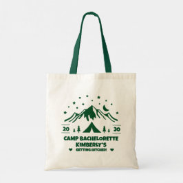 Groene kampeeruitstap voor vrijgezellenfeest  tote bag