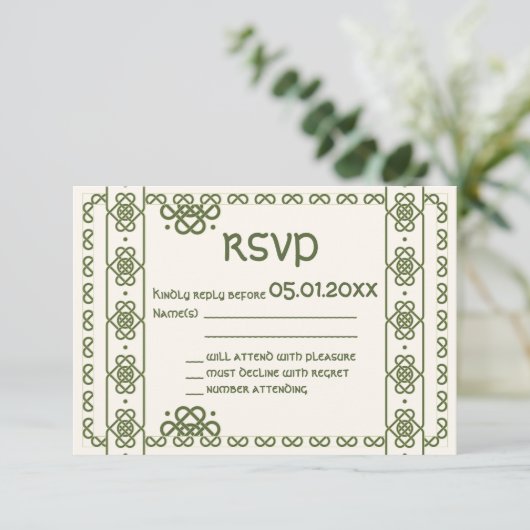 Groene Keltische Knots Wedding RSVP Kaarten (Staand voorkant)