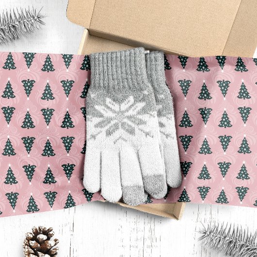 Groene kerstbomen op roze draaikolk  tissuepapier