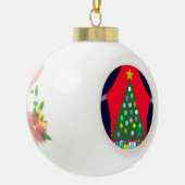 Groene kerstboom en blauwe draperingen: keramische bal ornament (Links)