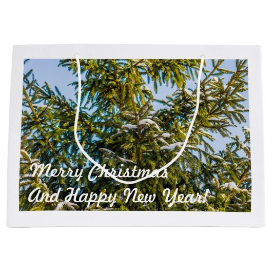 Groene kerstboom in sneeuw groot cadeauzakje (Voorkant)