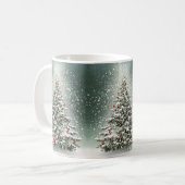 Groene Kerstboom Kleurrijke Ornamenten Witte Sneeu Koffiemok (Voorkant links)